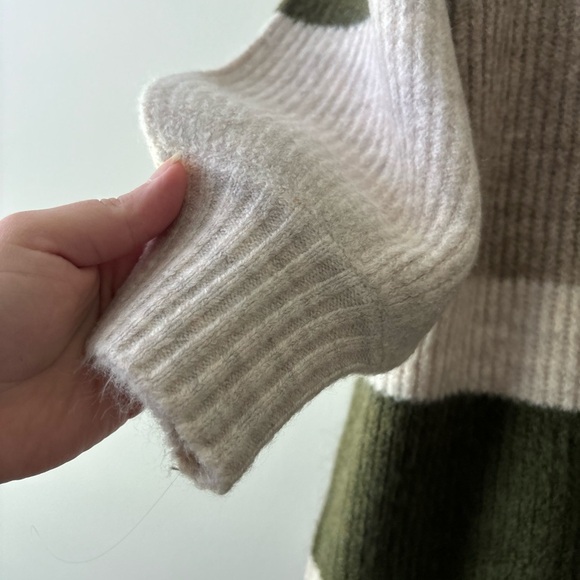 NWT Lulu's Turtle neck sweater dress color green and cream size S - Picture 5 of 6